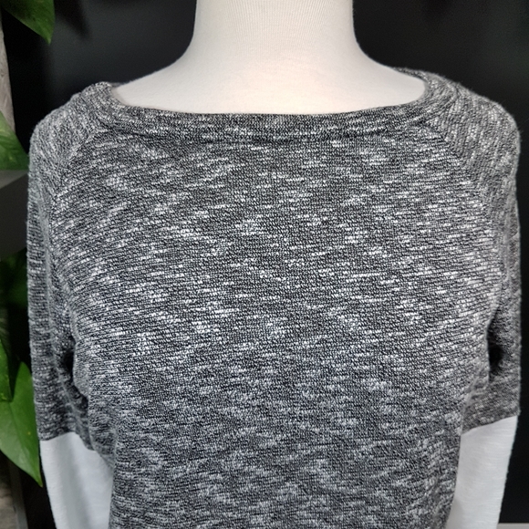 XL Grey and White Color Blocked Sweater - Picture 2 of 4